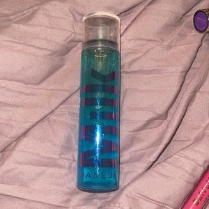 Milk cosmetics setting spray